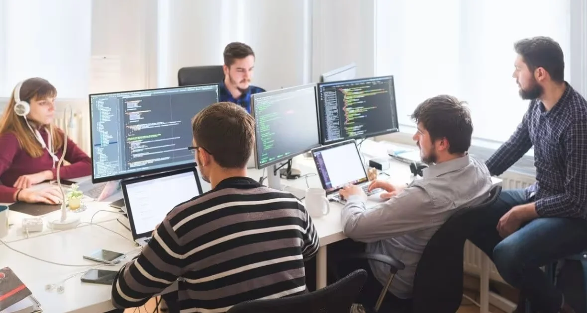 Tendencias clave en el desarrollo de software para 2025: Cómo prepararse para el futuro tecnológico